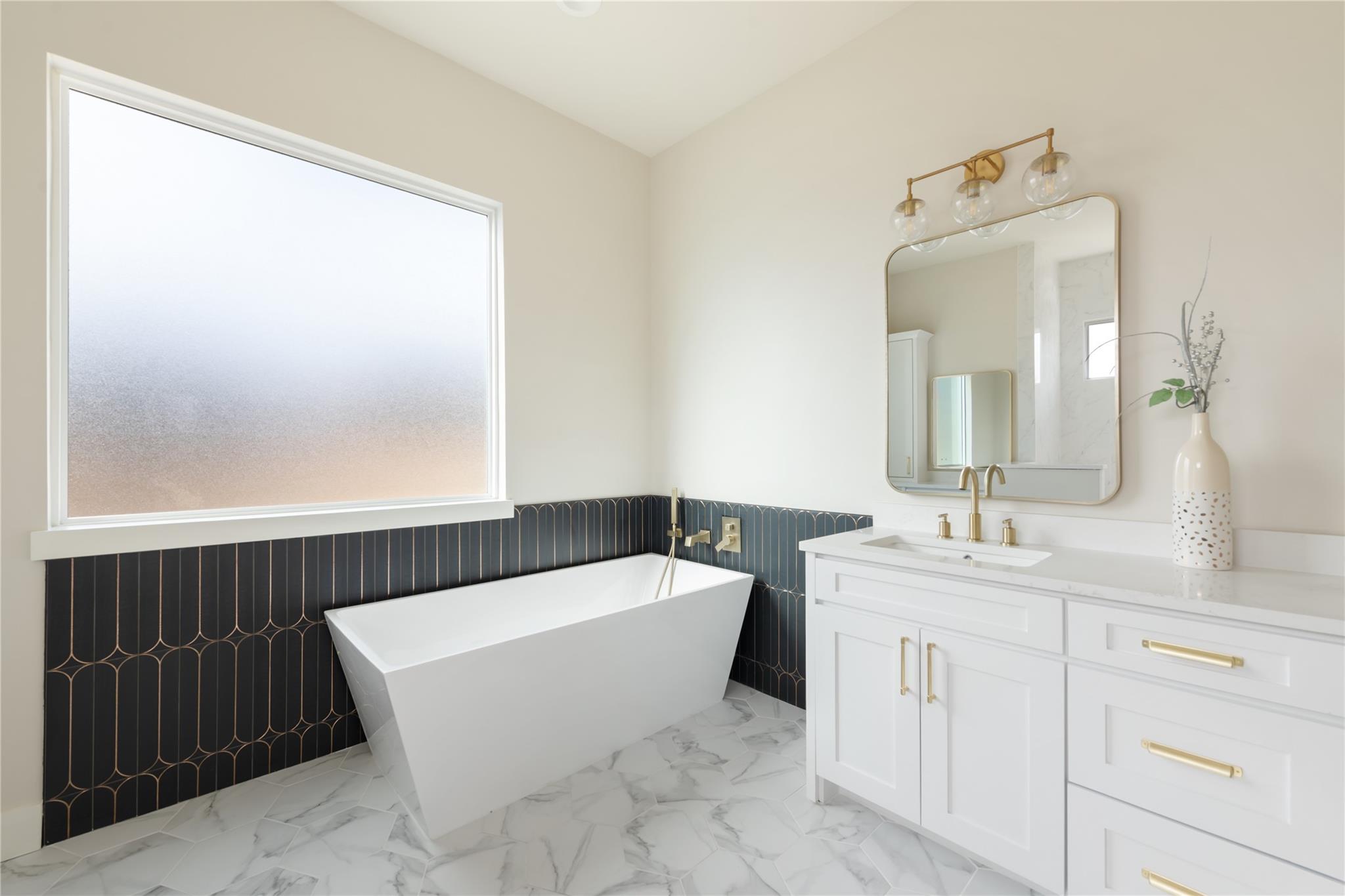 18213 Gregg Bluff Rd, Jonestown, TX 78645