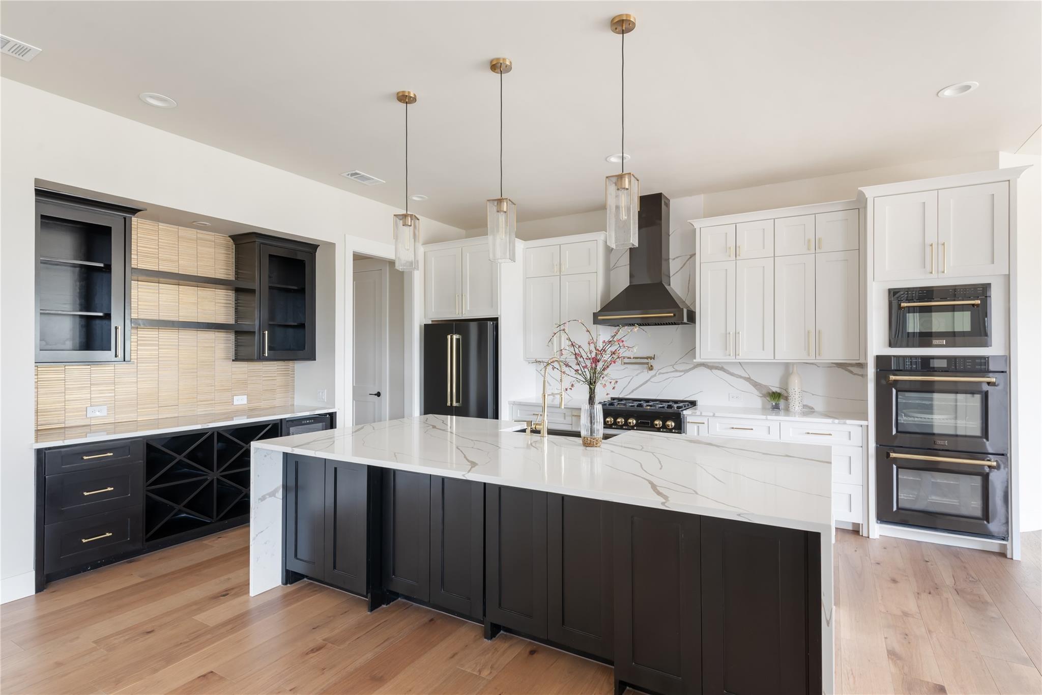 18213 Gregg Bluff Rd, Jonestown, TX 78645