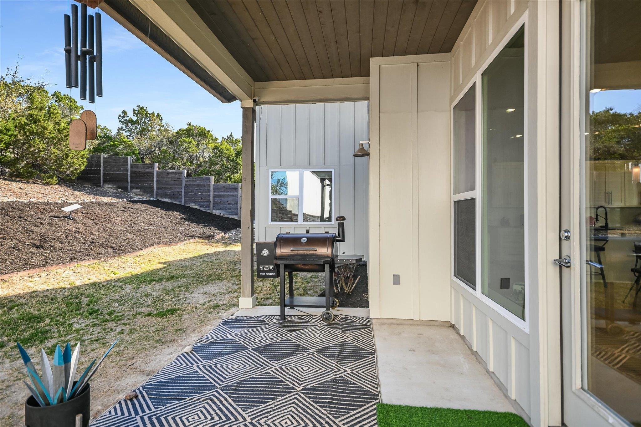 1005 Larkhall Dr, Spicewood, TX 78669