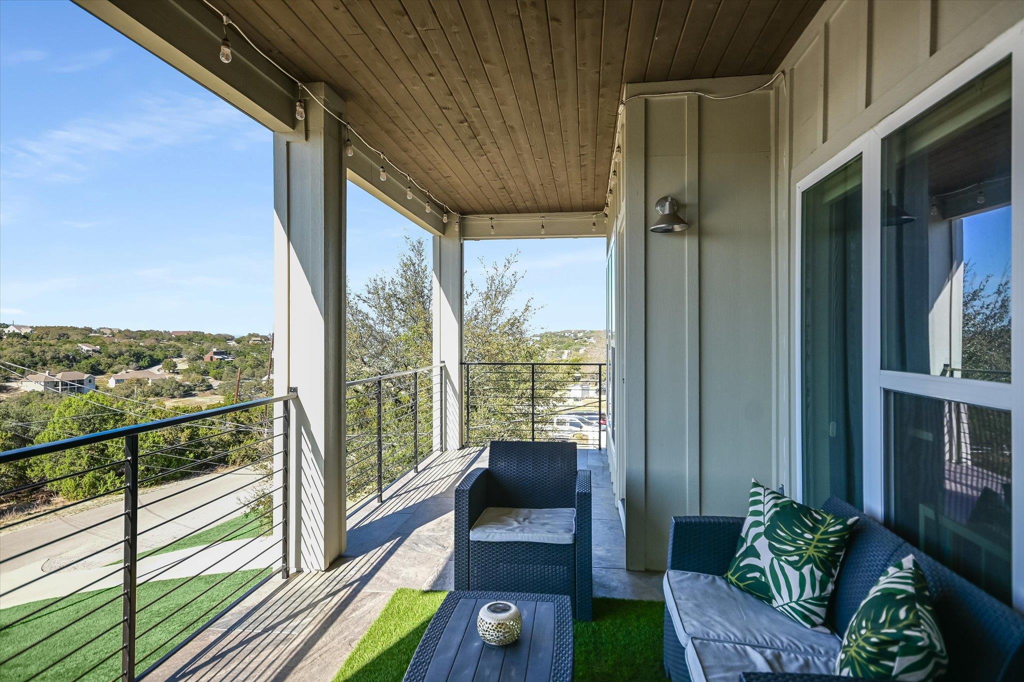 1005 Larkhall Dr, Spicewood, TX 78669