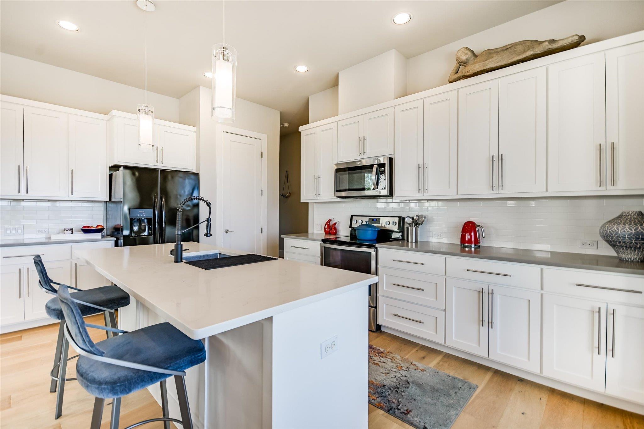 1005 Larkhall Dr, Spicewood, TX 78669