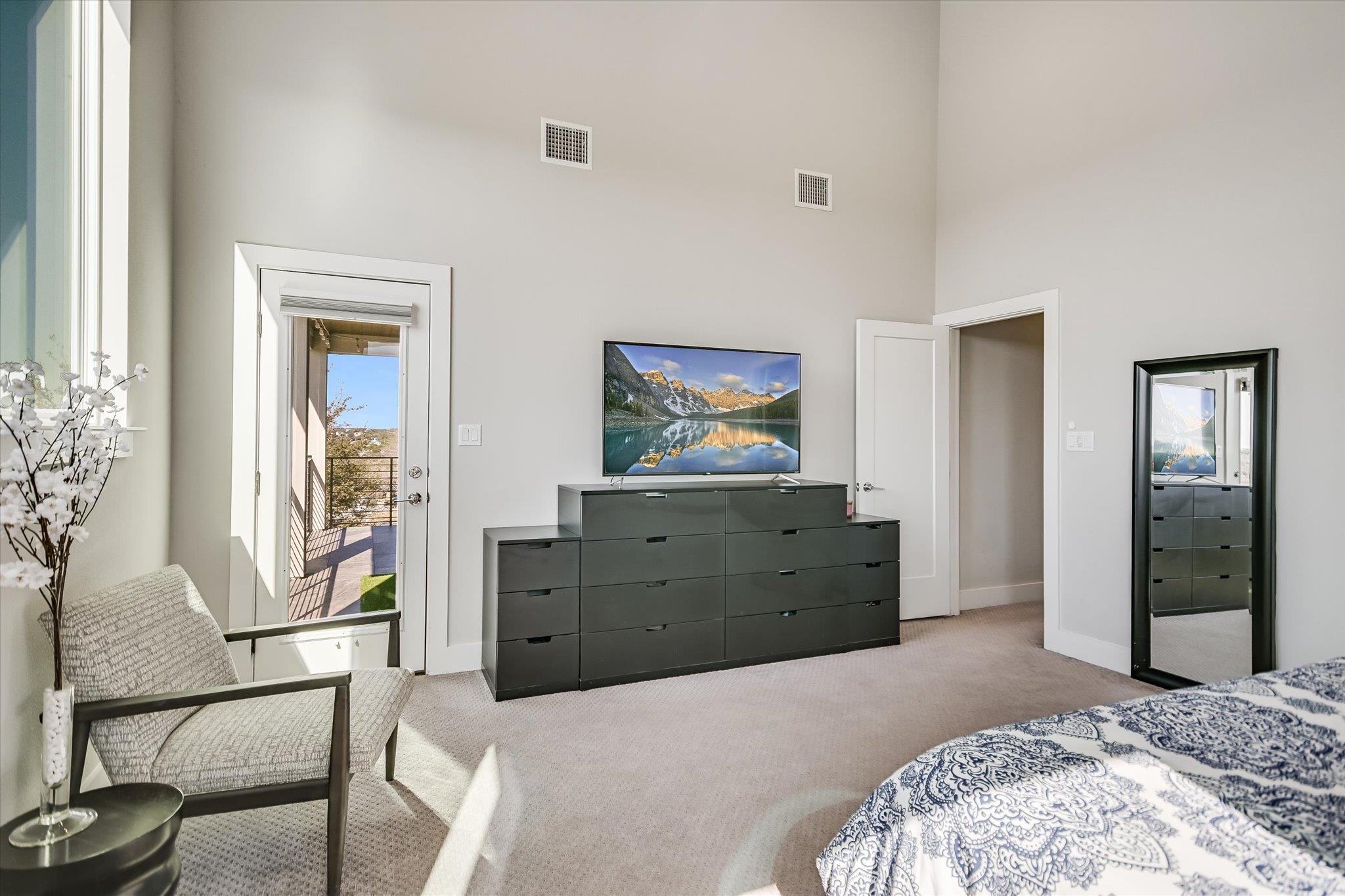 1005 Larkhall Dr, Spicewood, TX 78669