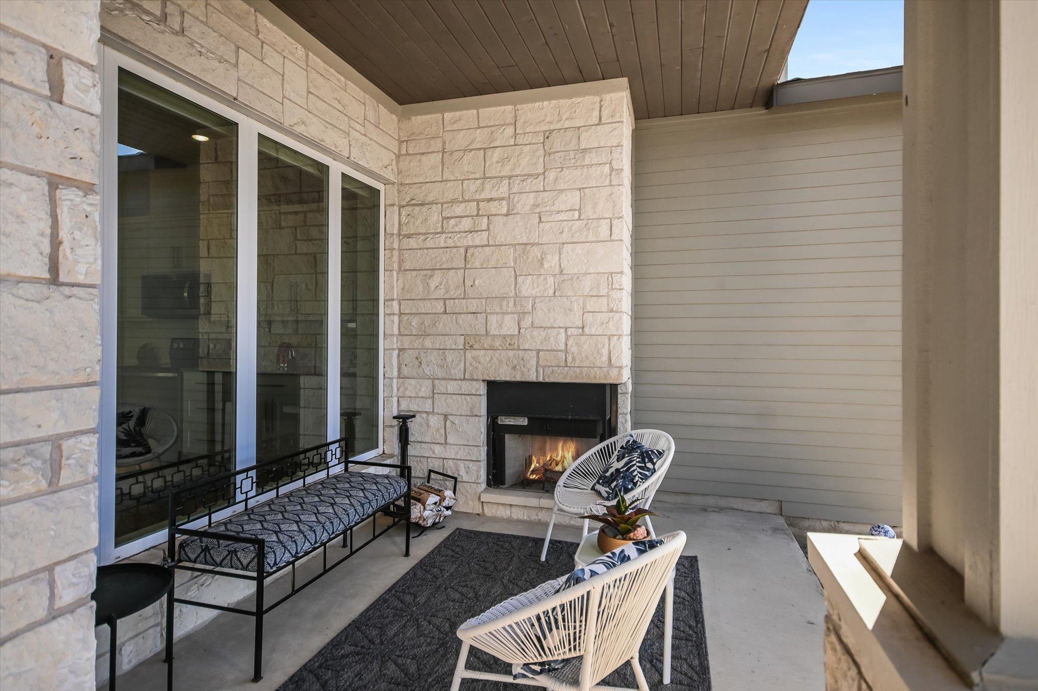 1005 Larkhall Dr, Spicewood, TX 78669