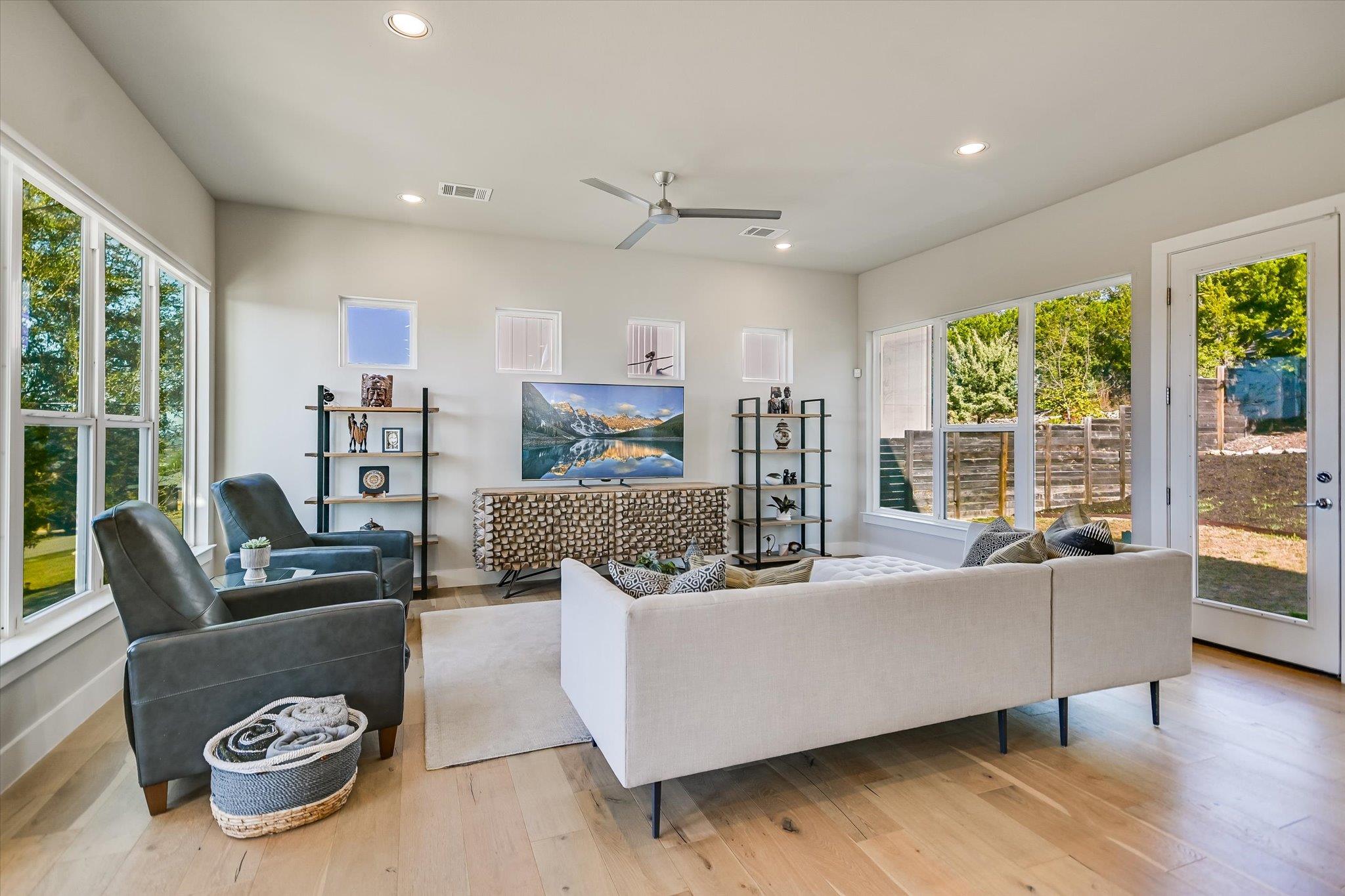 1005 Larkhall Dr, Spicewood, TX 78669