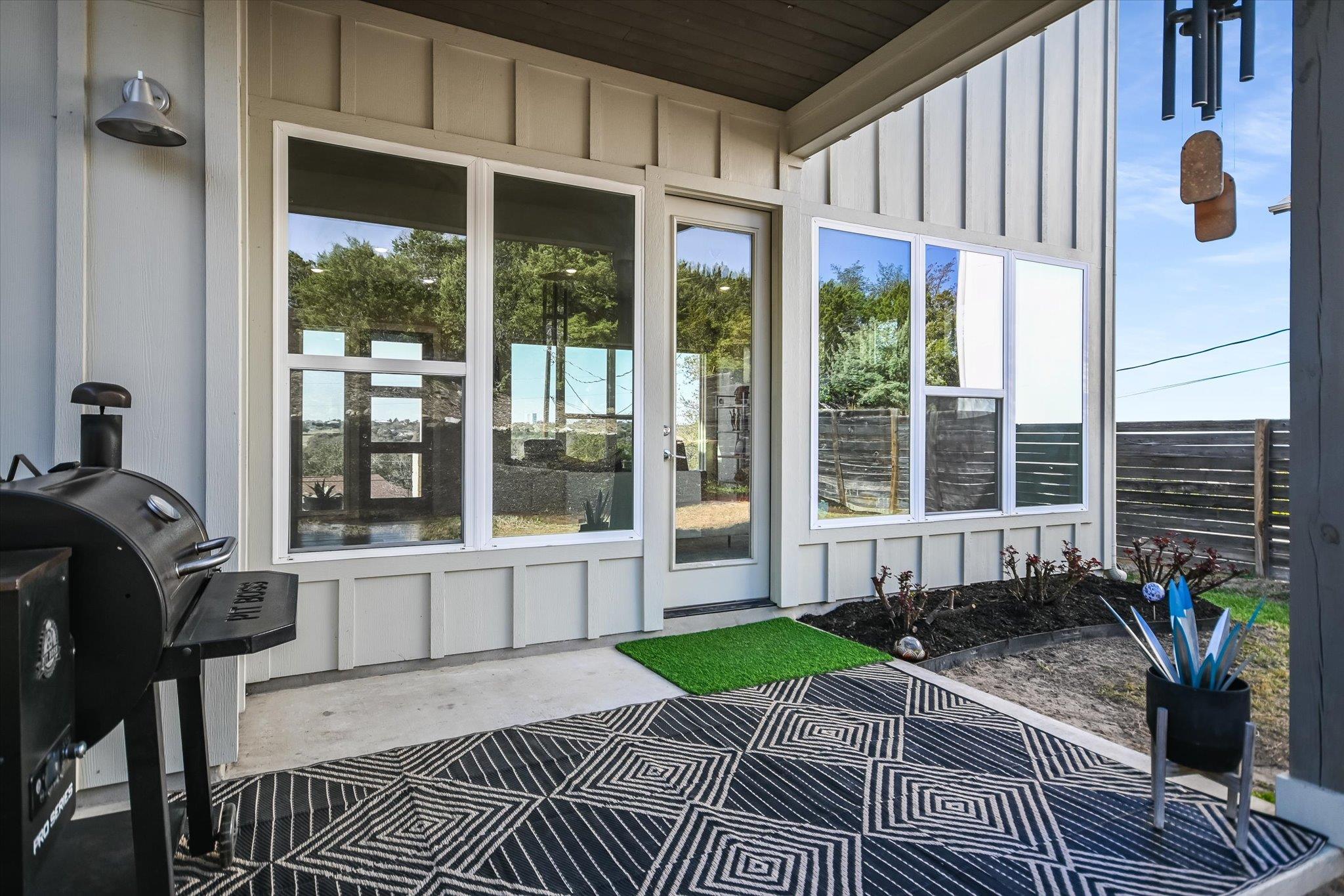 1005 Larkhall Dr, Spicewood, TX 78669