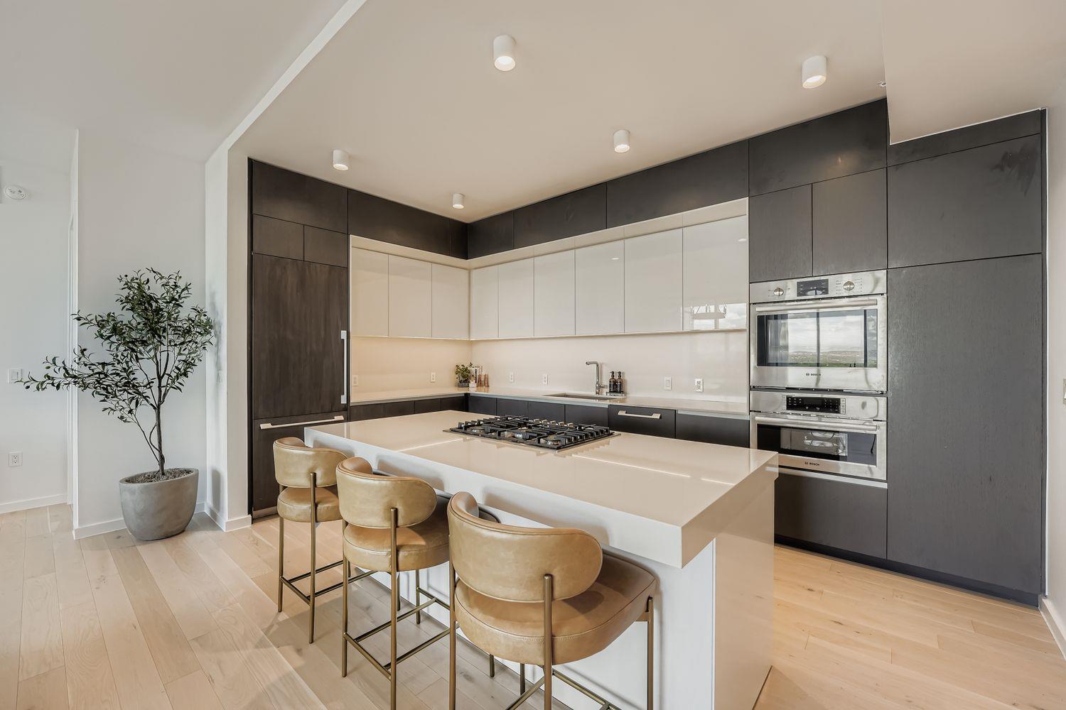 313 W 17th St # 1404, Austin, TX 78701