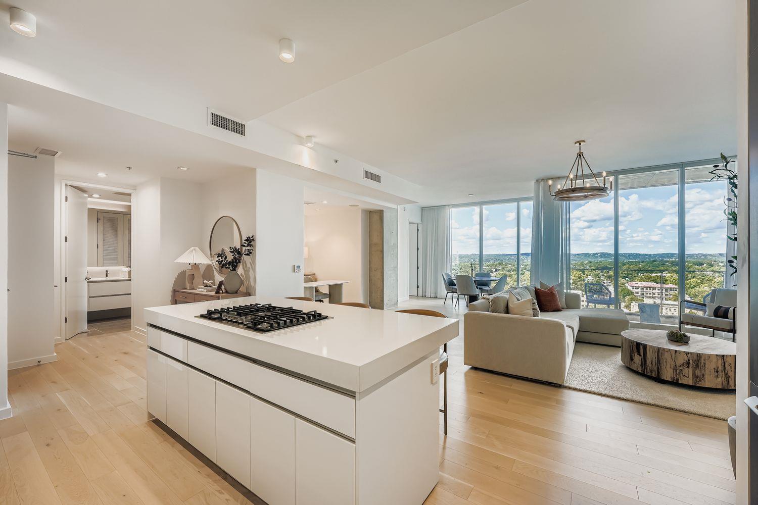 313 W 17th St # 1404, Austin, TX 78701