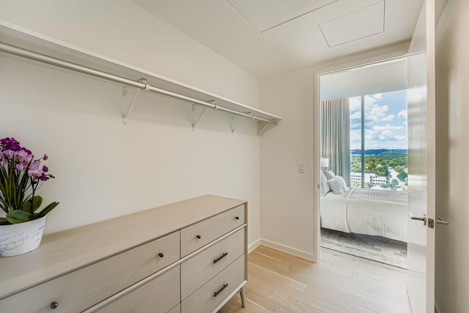 313 W 17th St # 1404, Austin, TX 78701