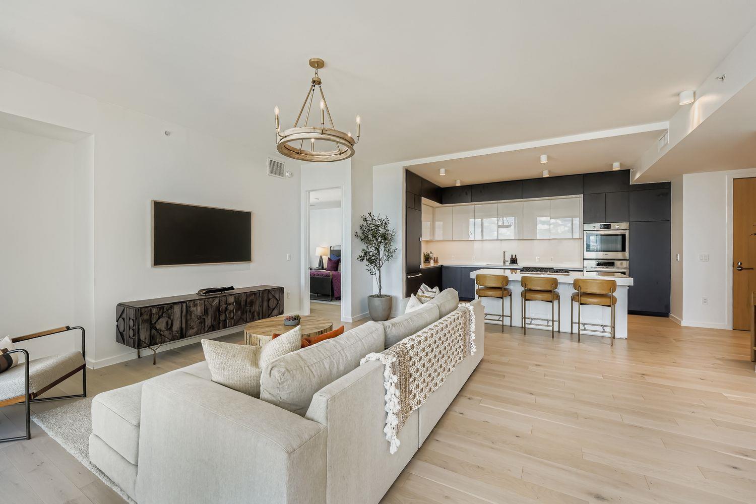 313 W 17th St # 1404, Austin, TX 78701