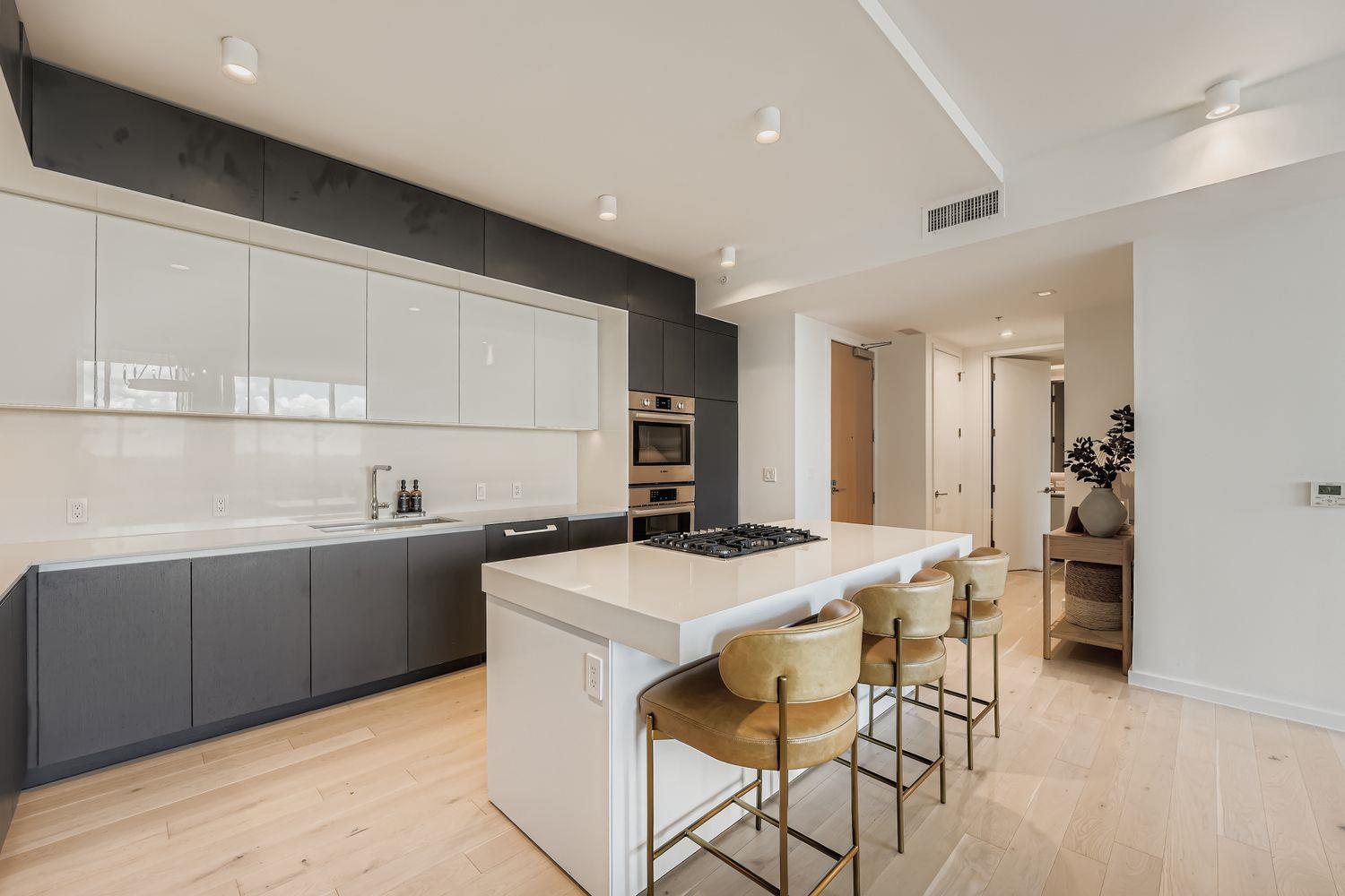 313 W 17th St # 1404, Austin, TX 78701