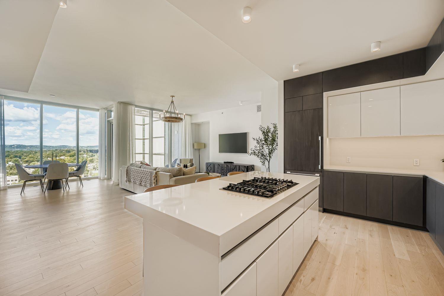 313 W 17th St # 1404, Austin, TX 78701