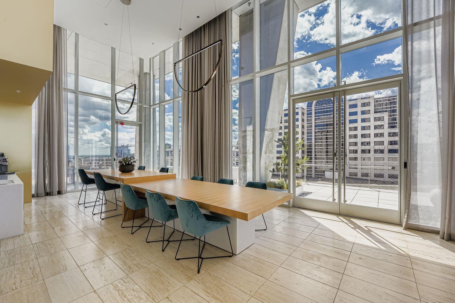 313 W 17th St # 1404, Austin, TX 78701