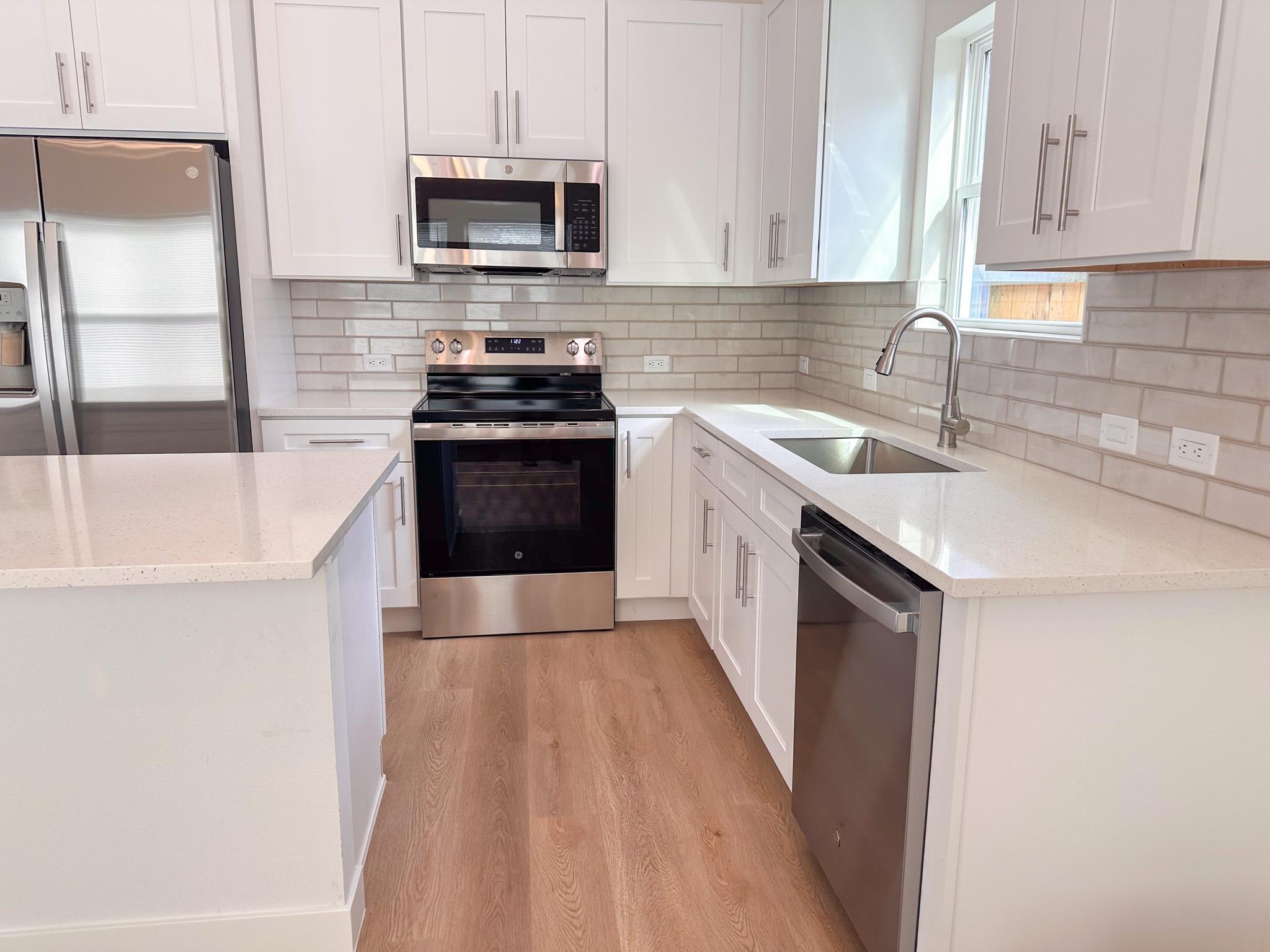 815 5th St, Lockhart, TX 78644