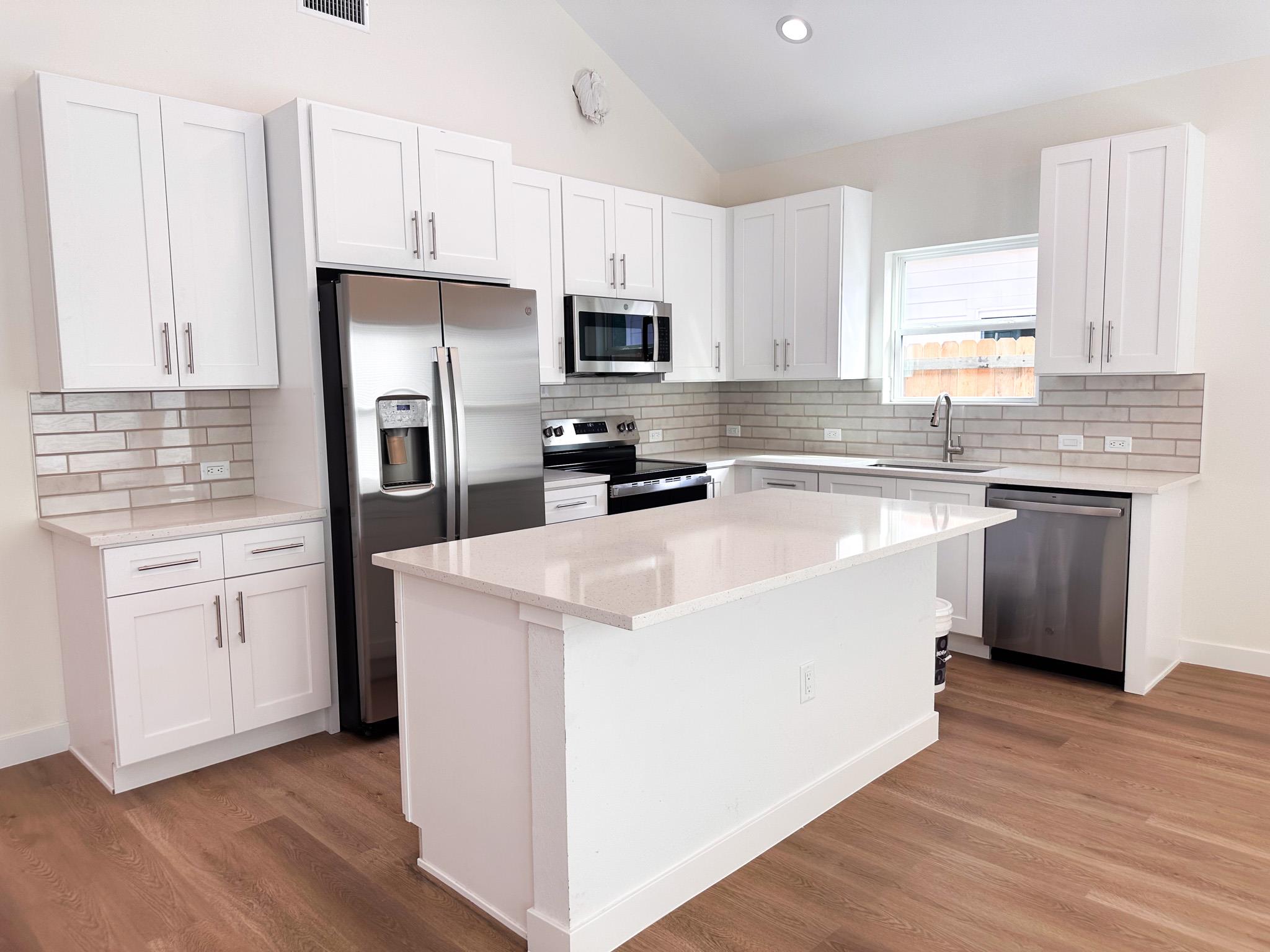 815 5th St, Lockhart, TX 78644