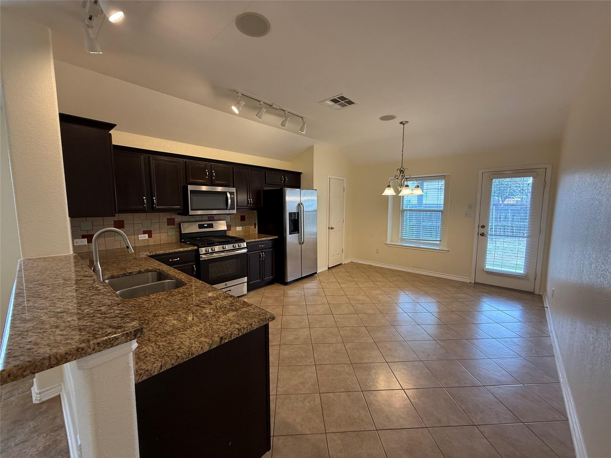 111 Devonshire Dr, Kyle, TX 78640