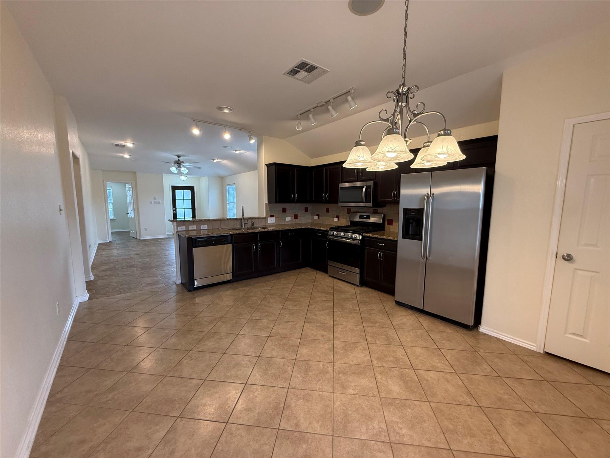 111 Devonshire Dr, Kyle, TX 78640