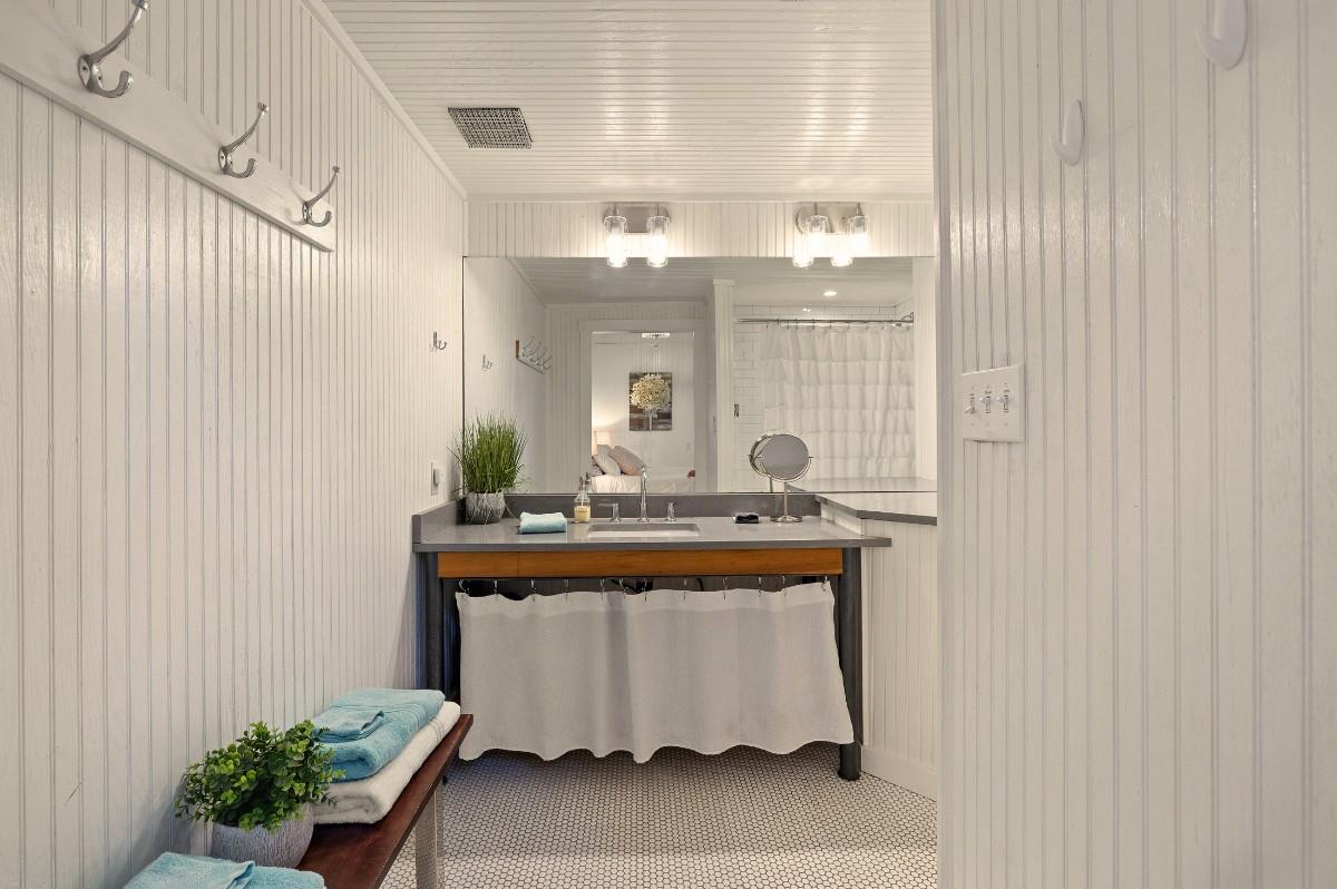 17 September Rdg, Johnson City, TX 78636