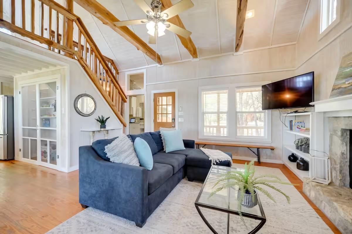 17 September Rdg, Johnson City, TX 78636