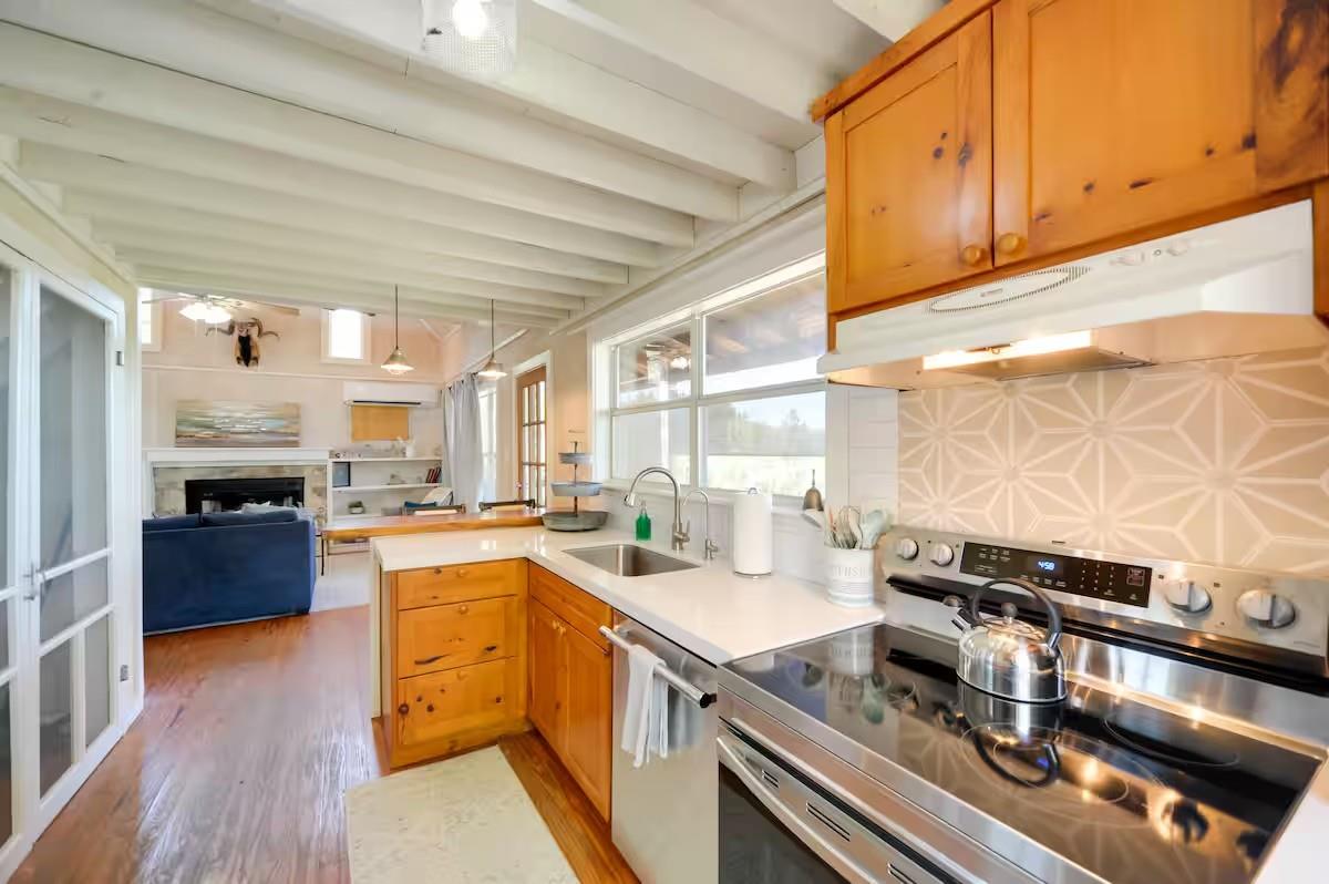 17 September Rdg, Johnson City, TX 78636