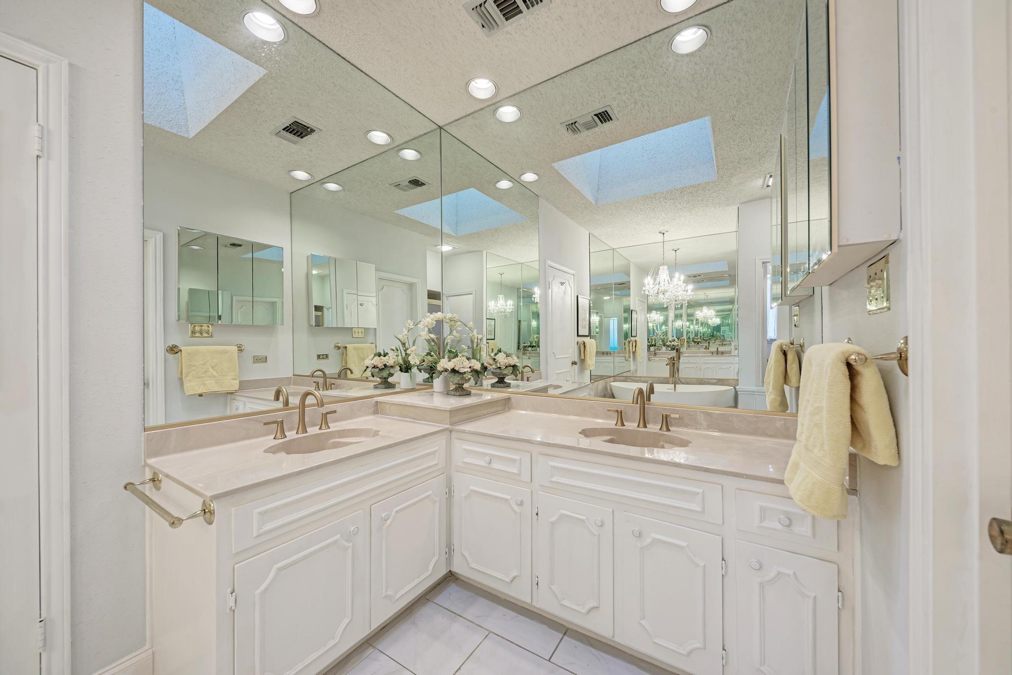 634 Broken Hills Dr, Horseshoe Bay, TX 78657