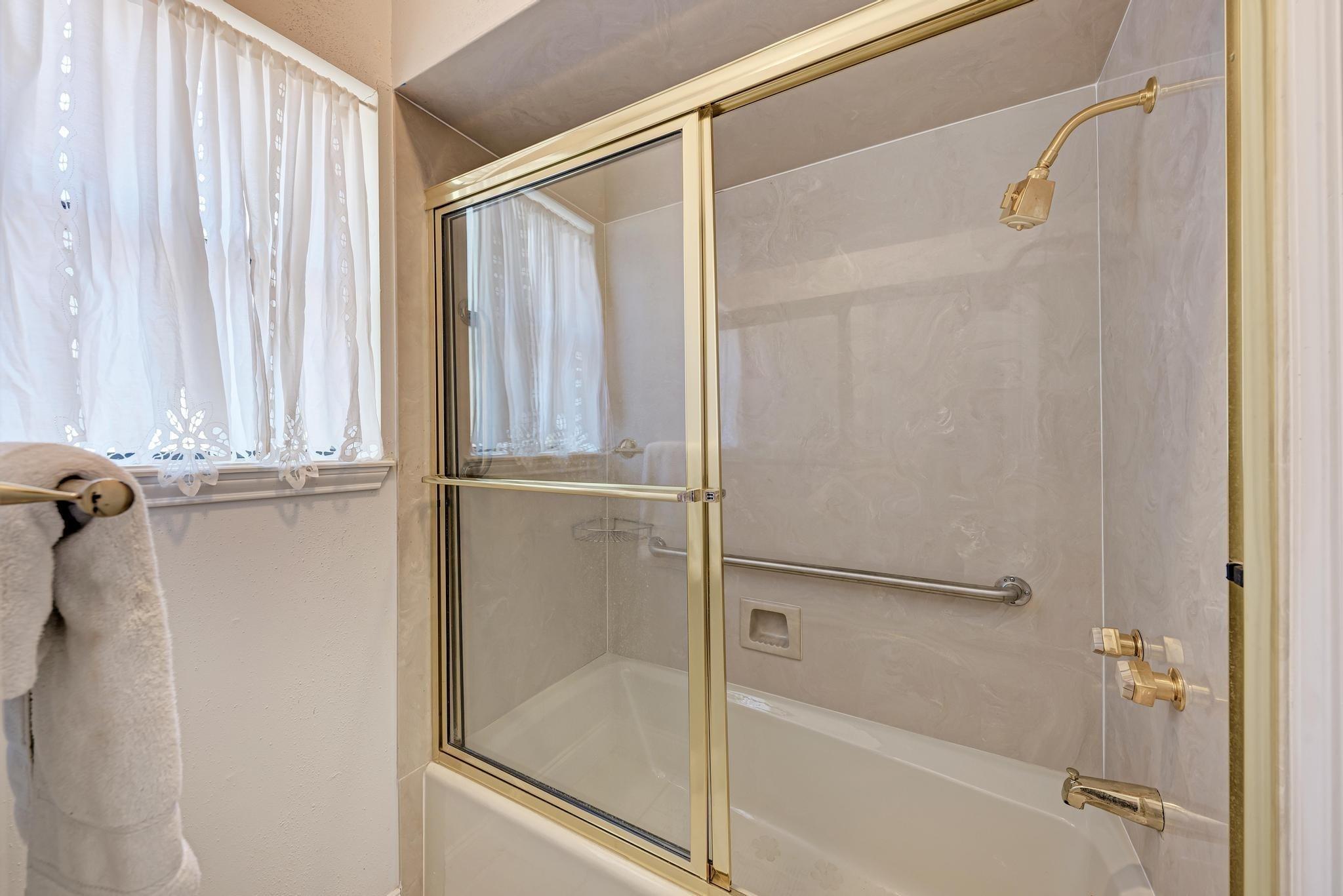 634 Broken Hills Dr, Horseshoe Bay, TX 78657