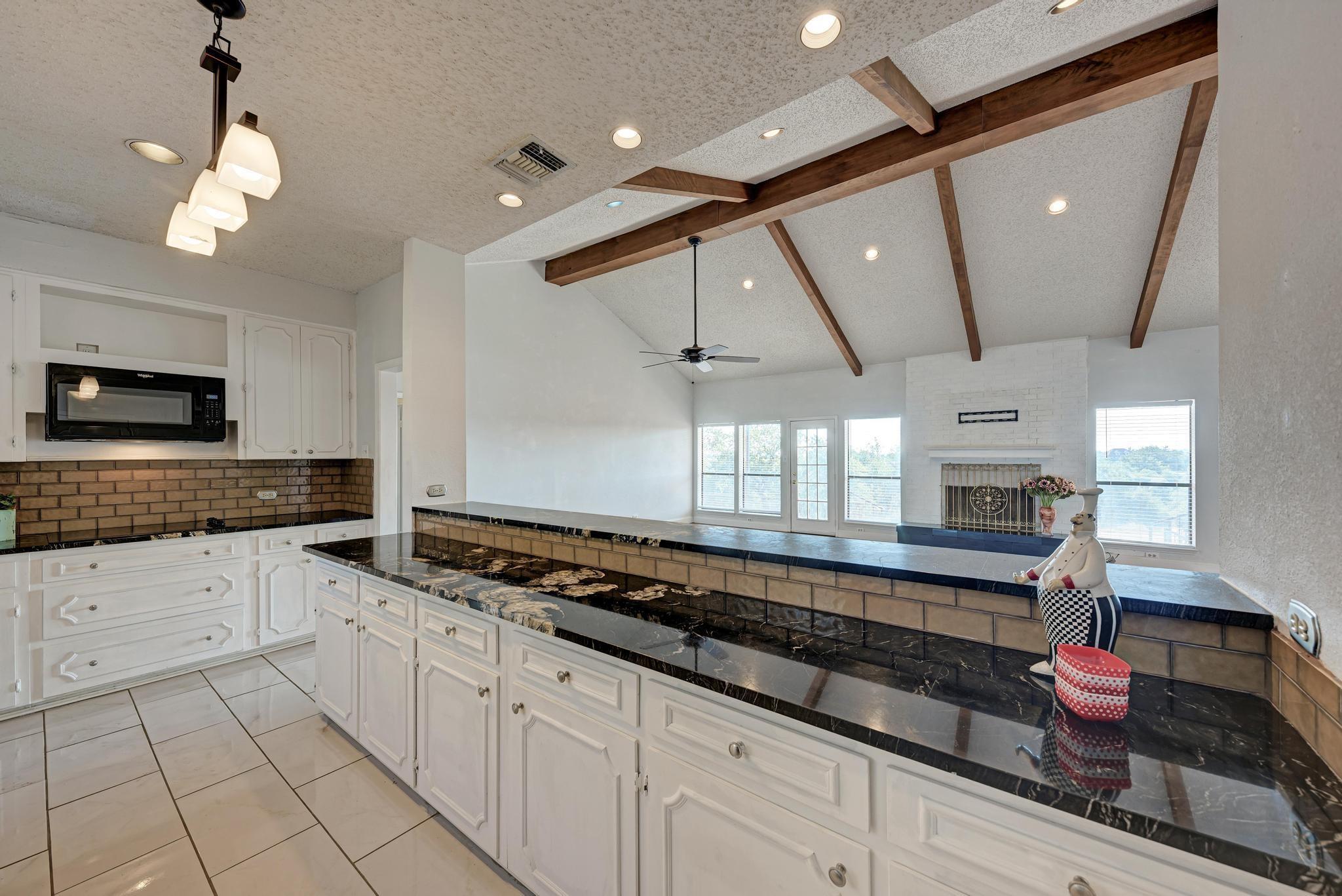 634 Broken Hills Dr, Horseshoe Bay, TX 78657