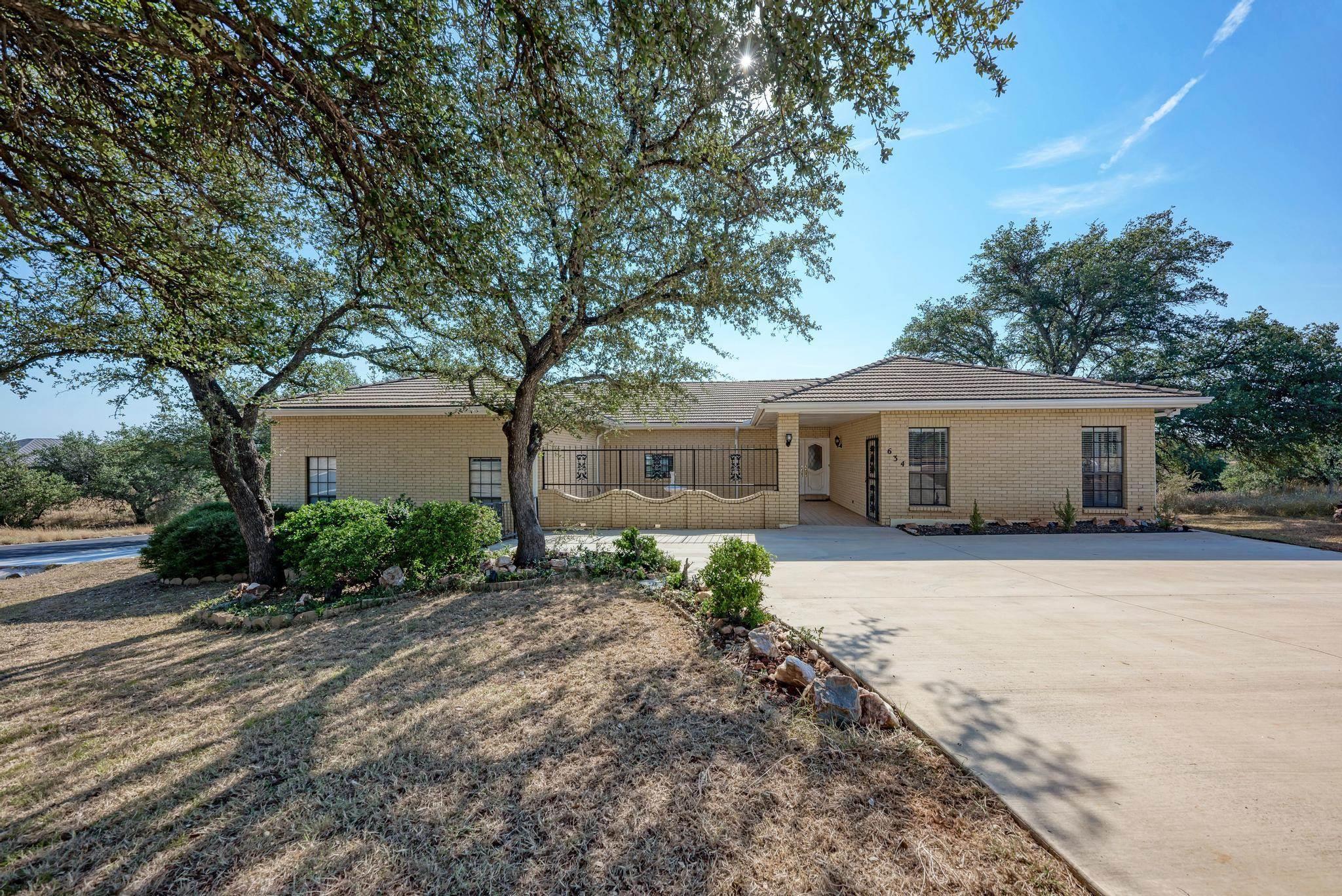 634 Broken Hills Dr, Horseshoe Bay, TX 78657