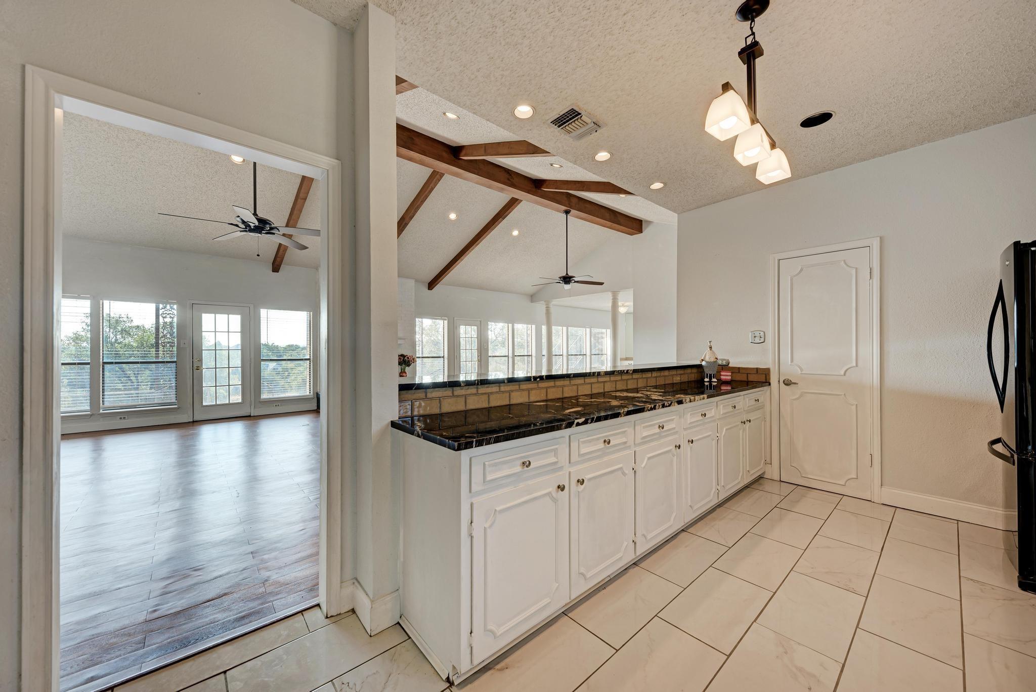 634 Broken Hills Dr, Horseshoe Bay, TX 78657