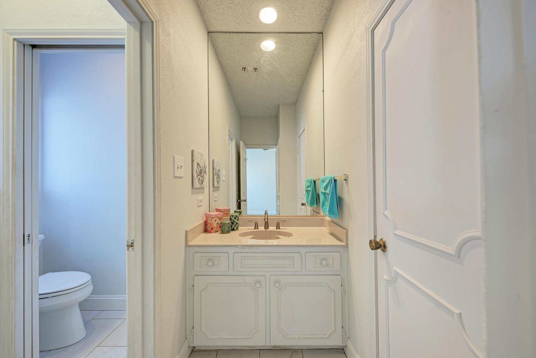 634 Broken Hills Dr, Horseshoe Bay, TX 78657