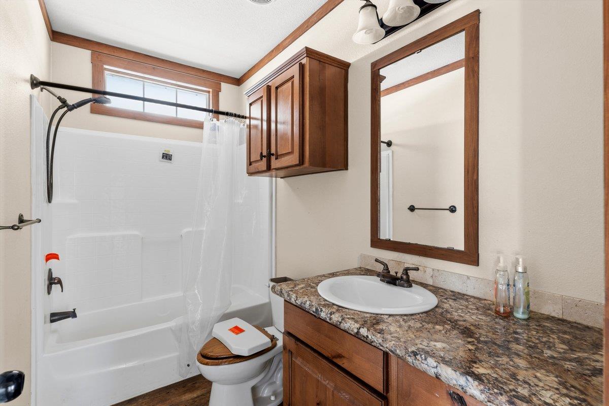 186 La Selva Dr, Elgin, TX 78621