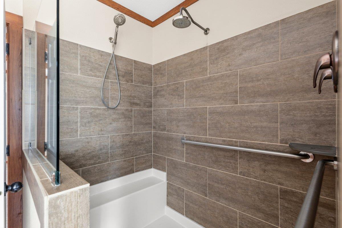 186 La Selva Dr, Elgin, TX 78621