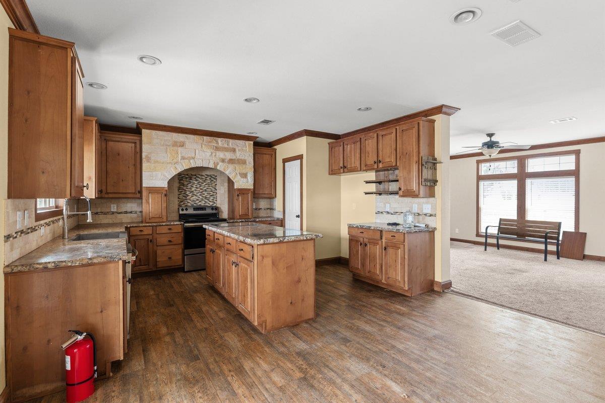 186 La Selva Dr, Elgin, TX 78621