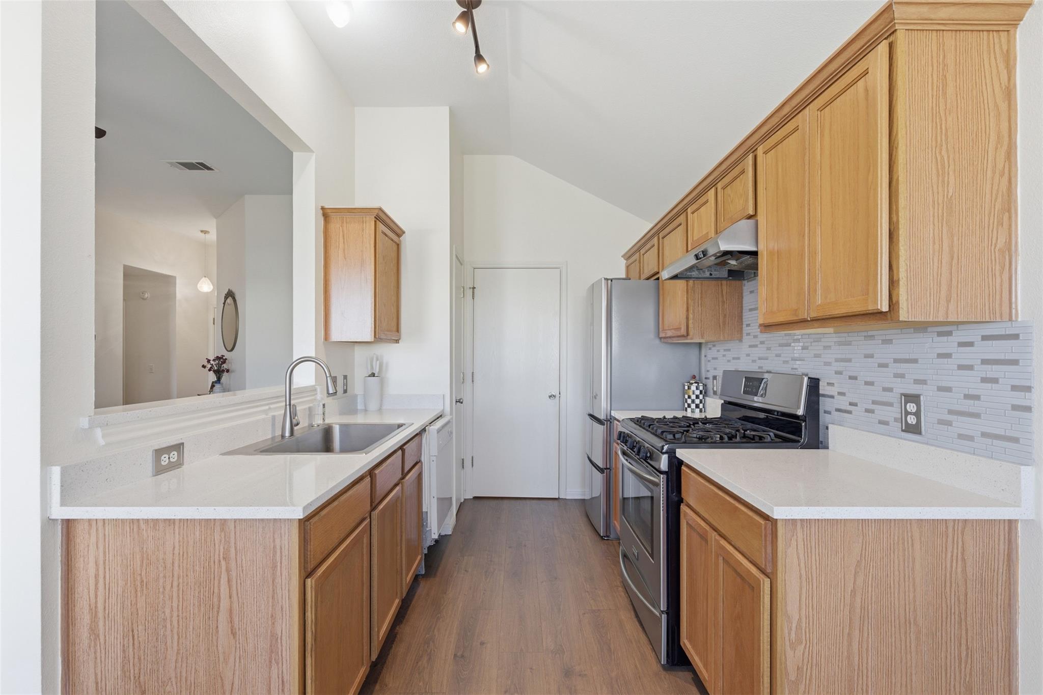 309 Dana Dr, Hutto, TX 78634