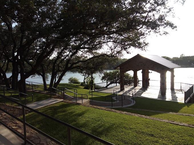 825 Sun Ray, Horseshoe Bay, TX 78657