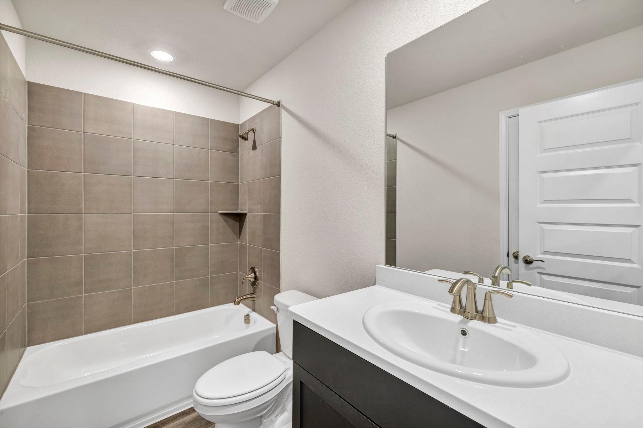 102 Greenspire Ln, Hutto, TX 78634