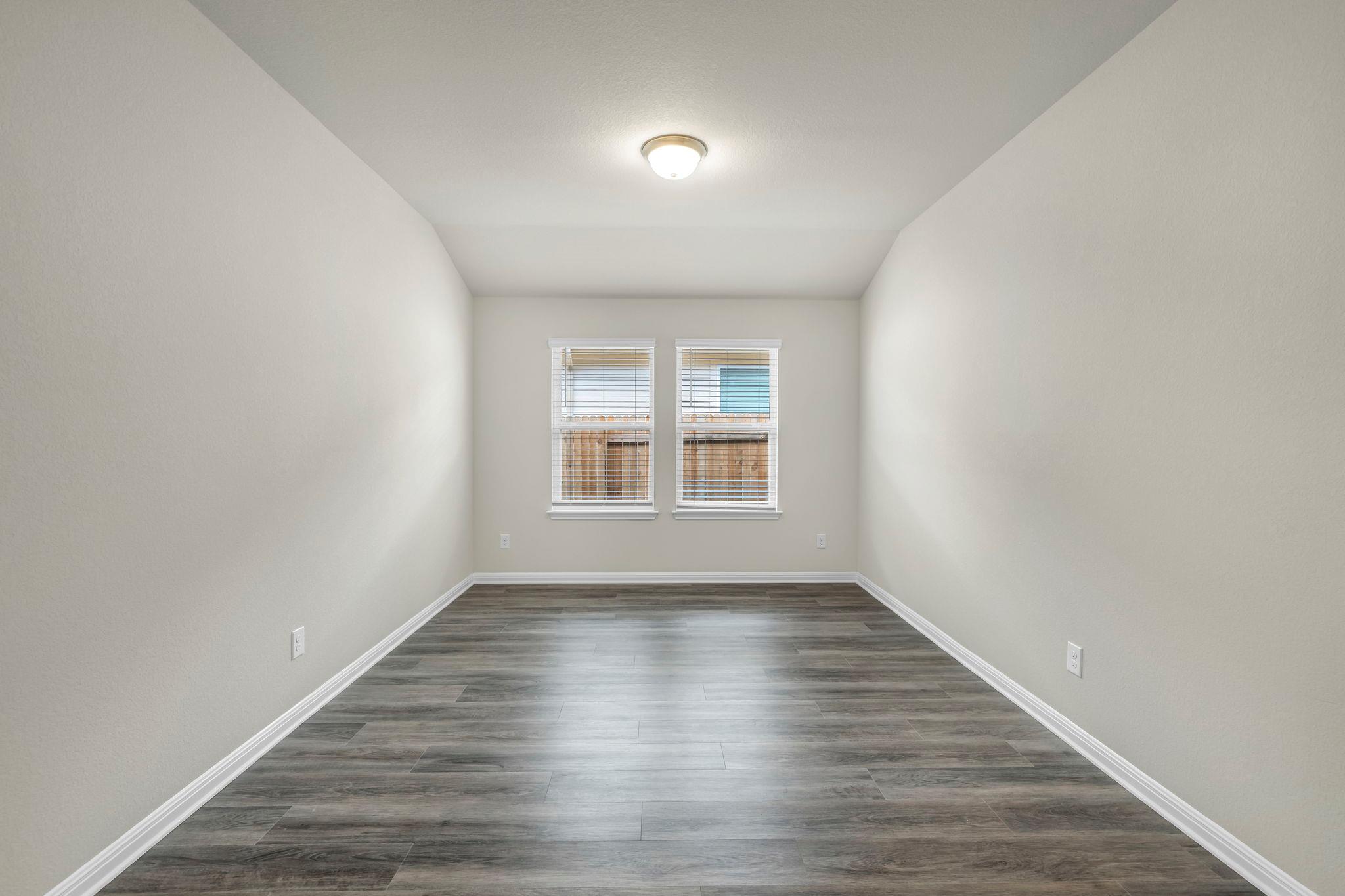 102 Greenspire Ln, Hutto, TX 78634