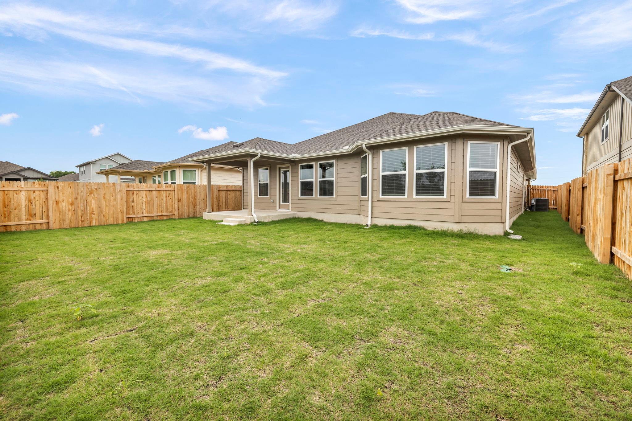 102 Greenspire Ln, Hutto, TX 78634