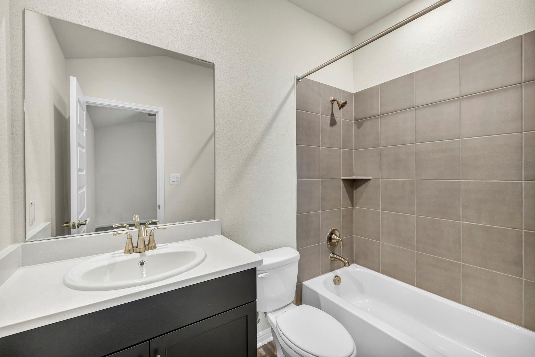 102 Greenspire Ln, Hutto, TX 78634