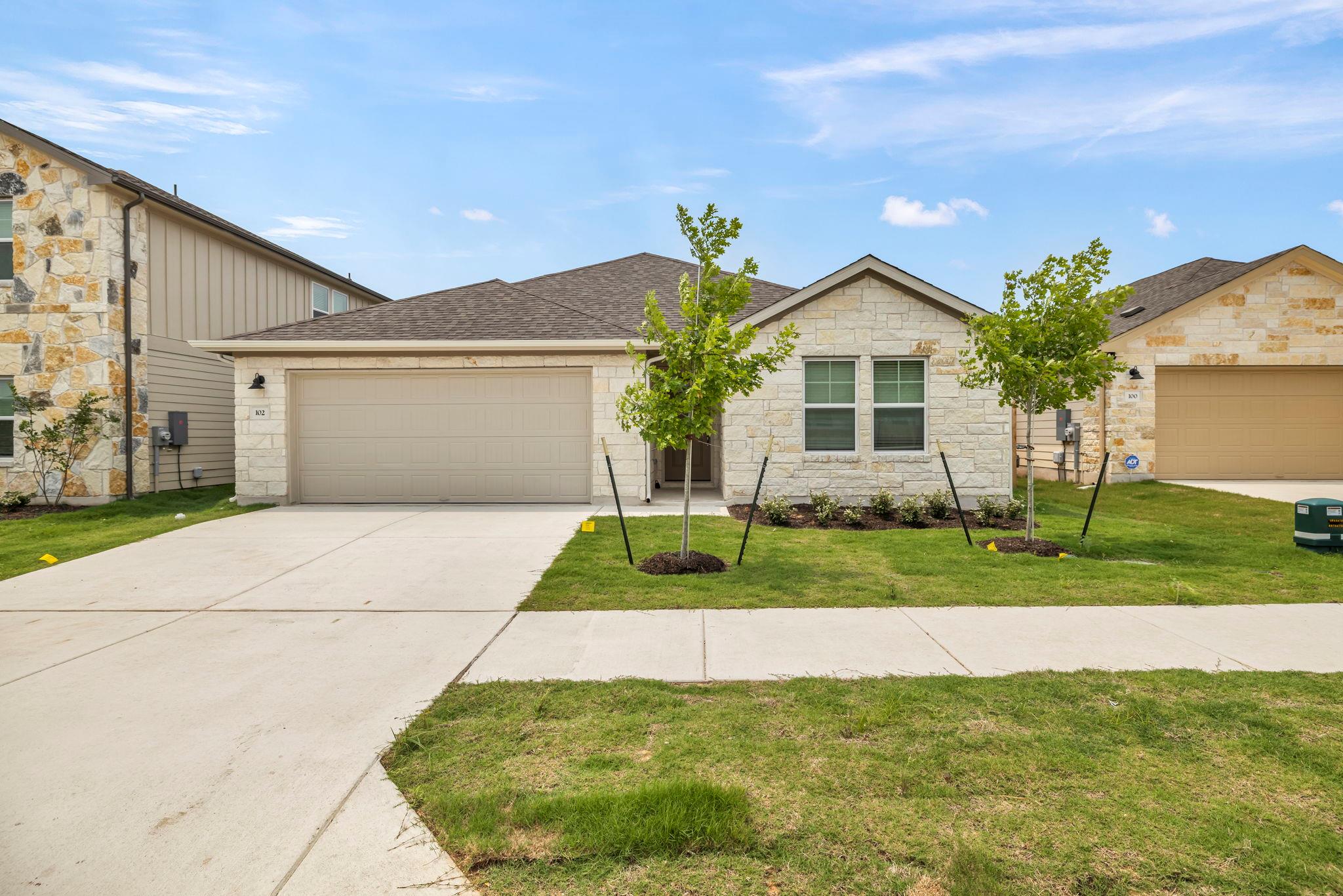 102 Greenspire Ln, Hutto, TX 78634