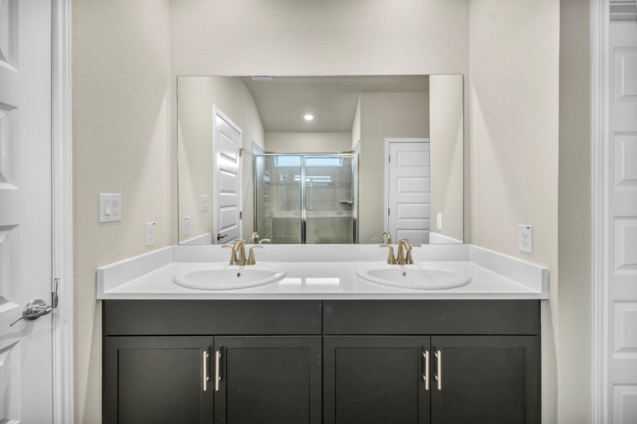 102 Greenspire Ln, Hutto, TX 78634