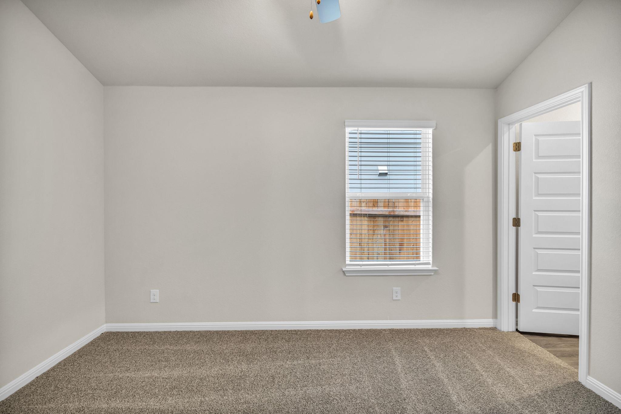 102 Greenspire Ln, Hutto, TX 78634