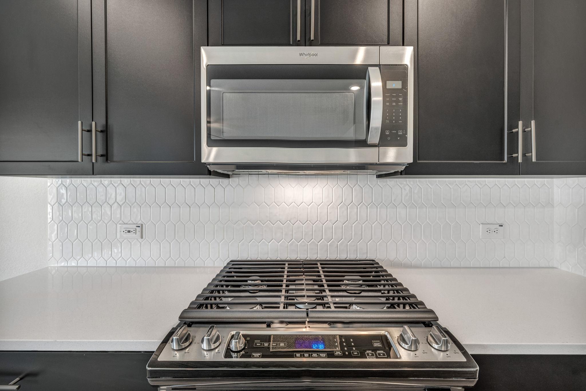 102 Greenspire Ln, Hutto, TX 78634