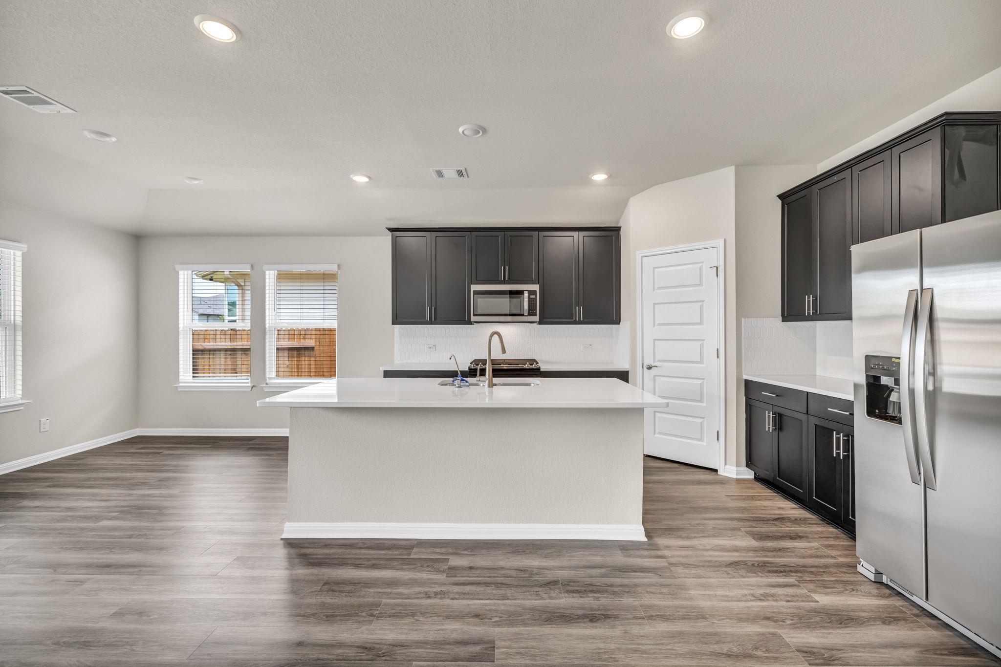 102 Greenspire Ln, Hutto, TX 78634