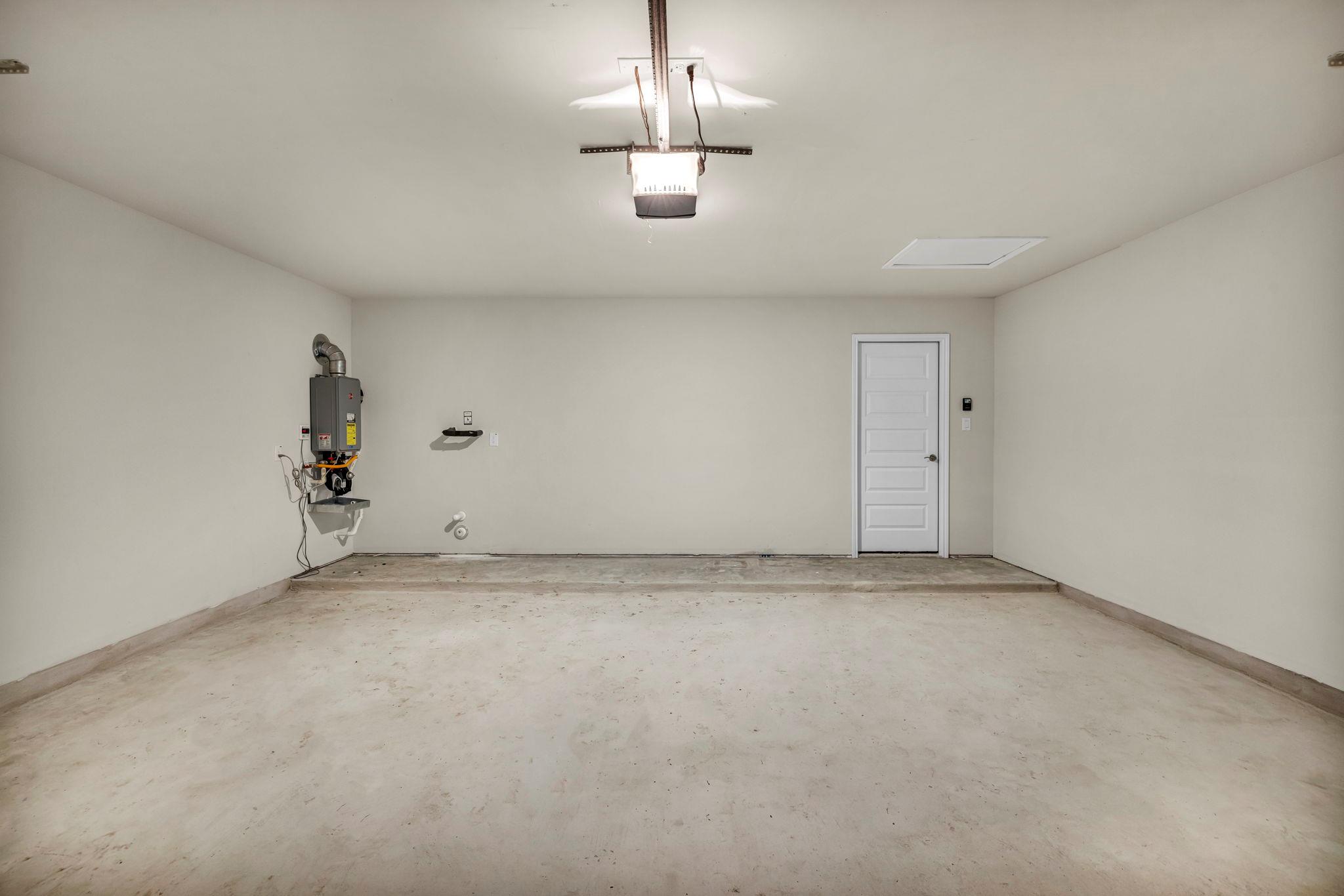 102 Greenspire Ln, Hutto, TX 78634