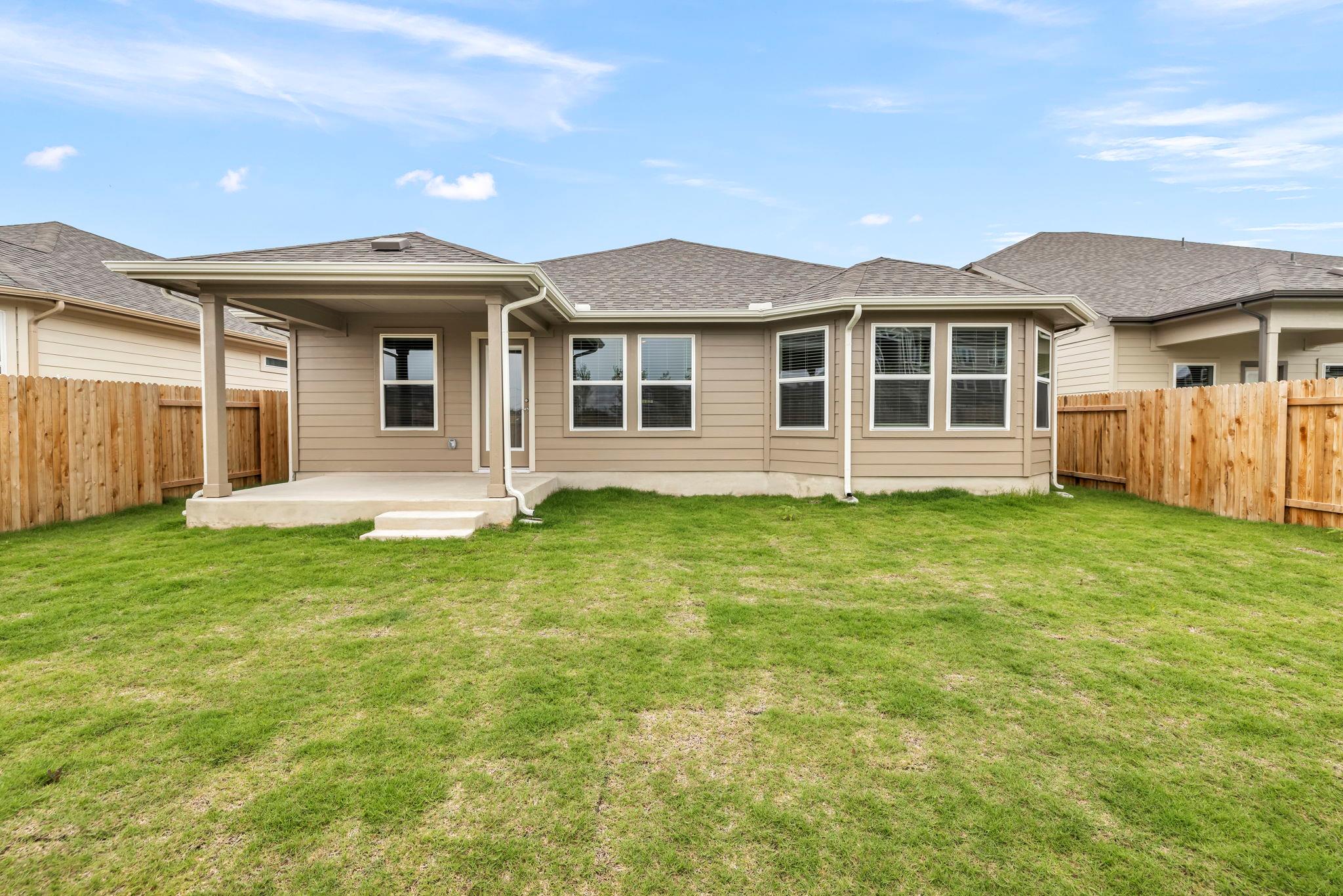 102 Greenspire Ln, Hutto, TX 78634