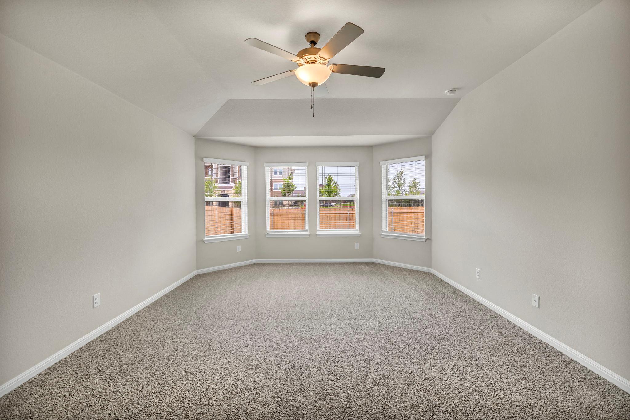 102 Greenspire Ln, Hutto, TX 78634