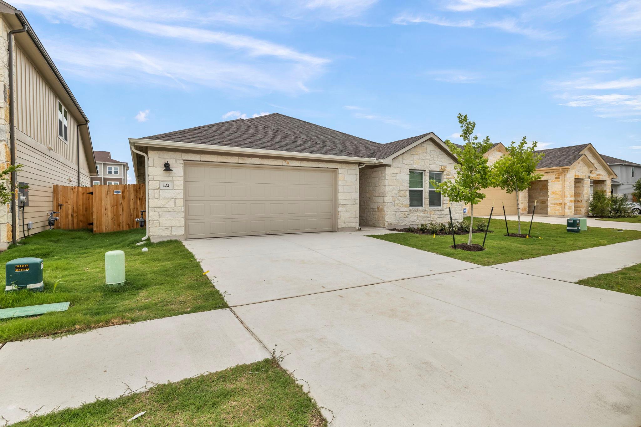 102 Greenspire Ln, Hutto, TX 78634