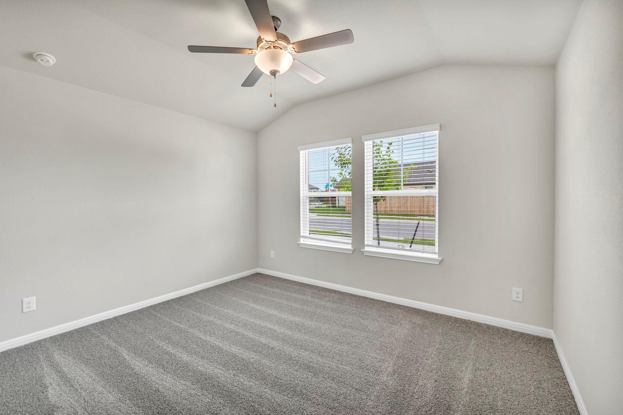 102 Greenspire Ln, Hutto, TX 78634