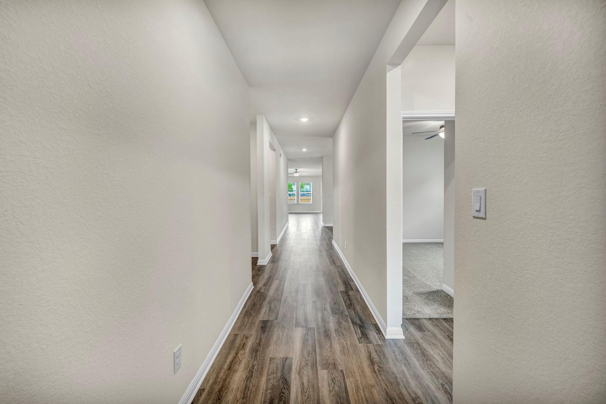 102 Greenspire Ln, Hutto, TX 78634