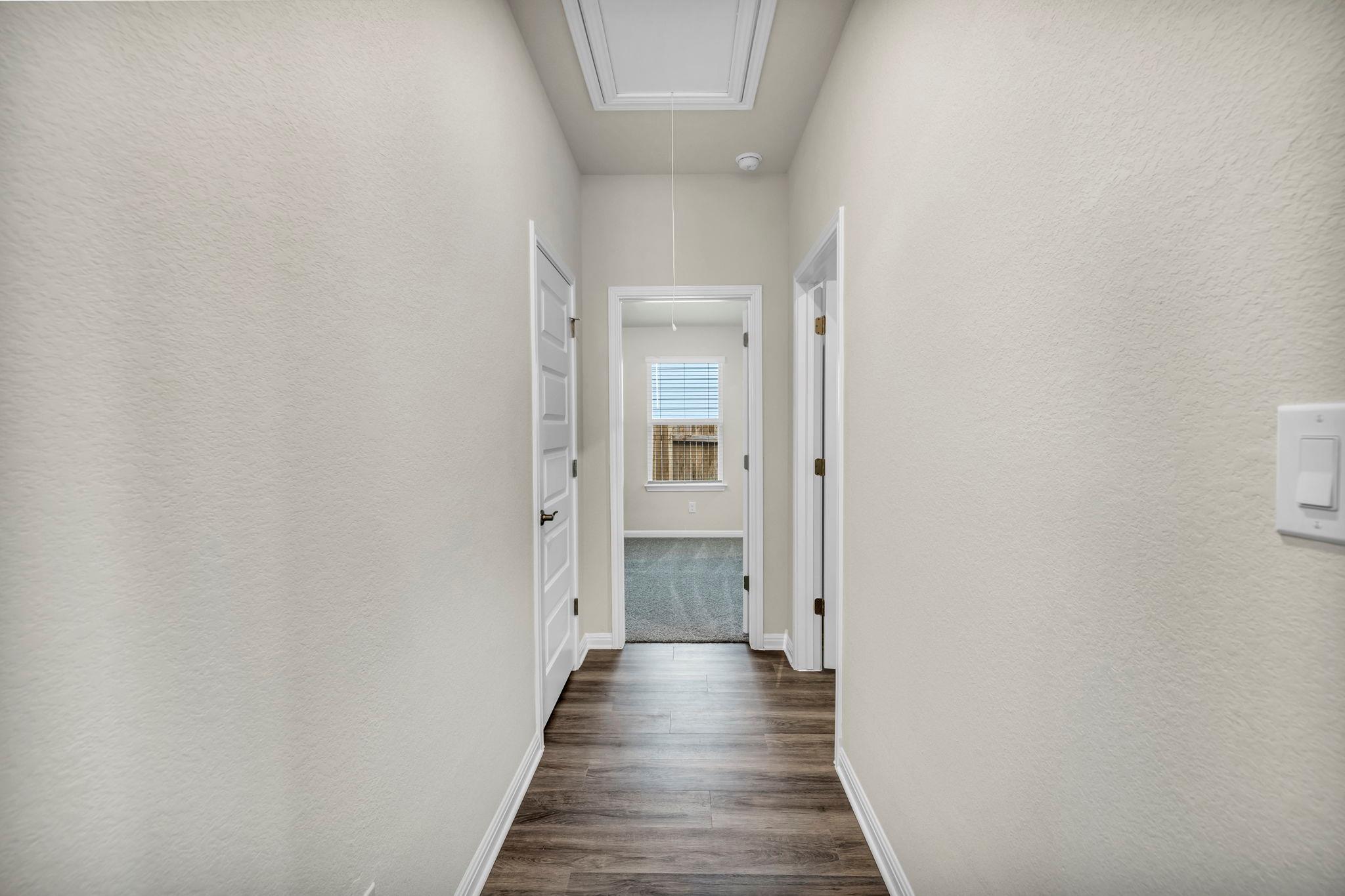 102 Greenspire Ln, Hutto, TX 78634